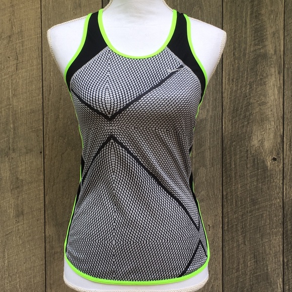 Nike Tops - NWOT Nike Dry Fit workout top Sz Xs